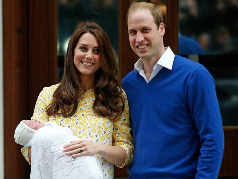 كيت ميدلتون تنشر صور غاية في الظرافة للأميرة شارلوت بعد بلوغها 6 أشهر